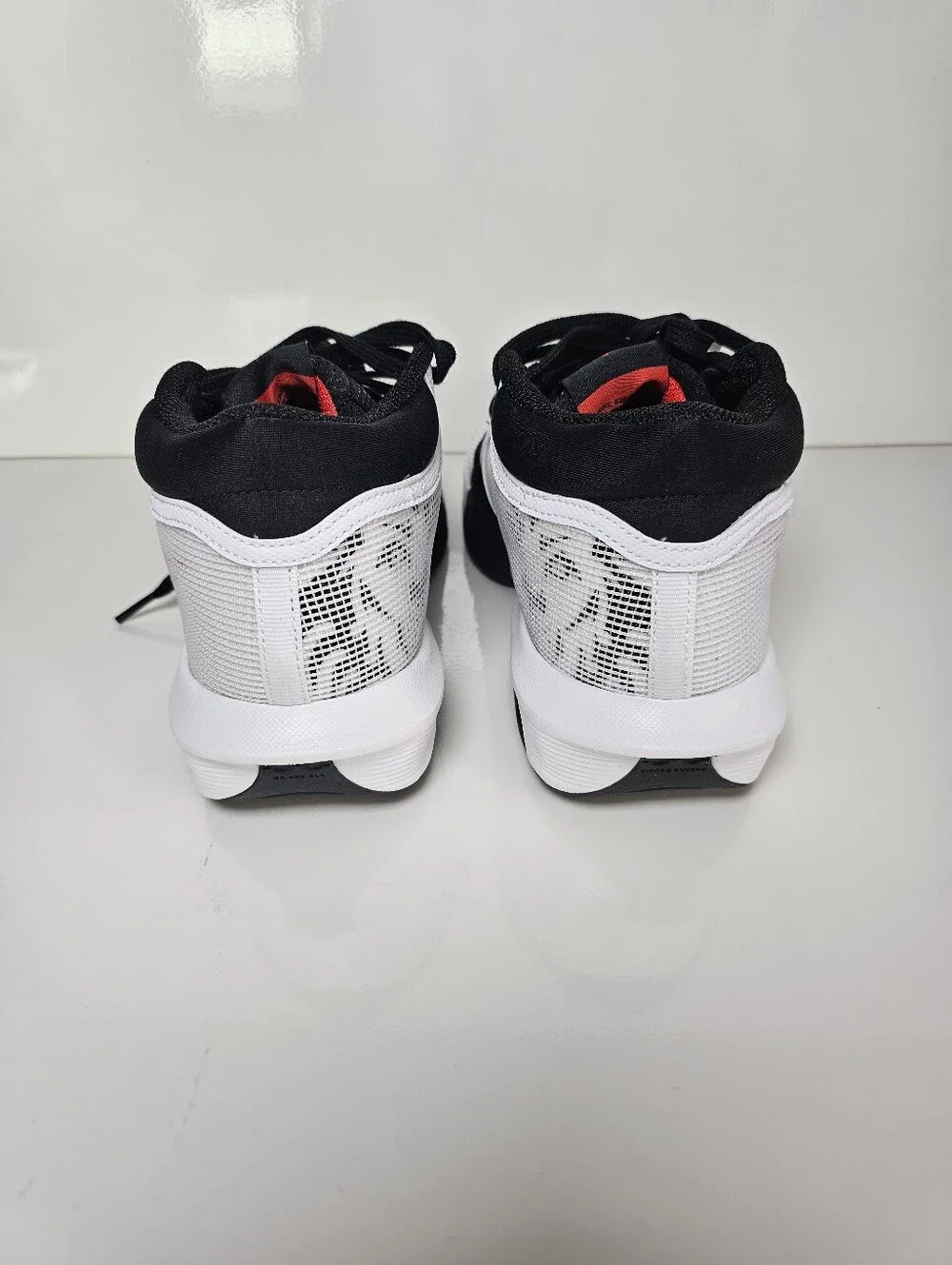 Nike LeBron Witness 8 Basketball Shoes White Black Red Men's Size 7.5 New In Box